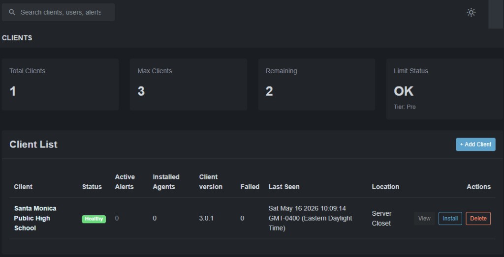 Xerixos client list showing healthy sites, agents, and alerts